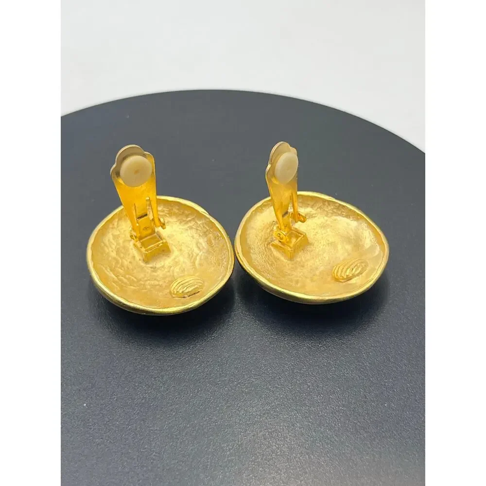 Vintage Unsigned‎ Gold Tone Raised Circular Spiral Swirl Clip On Earrings